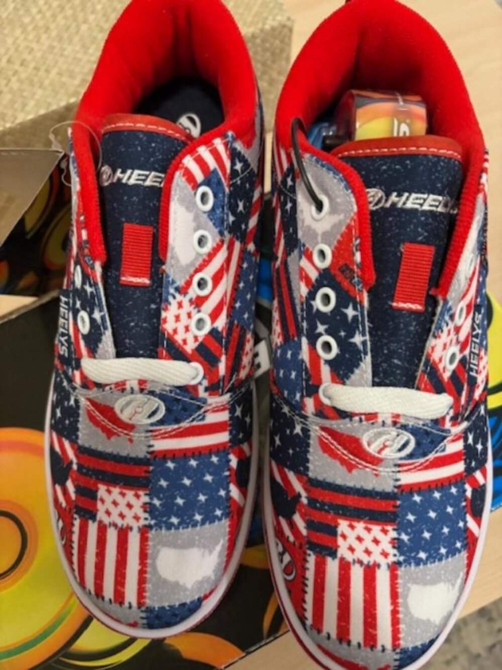 NIB Heelys Pro 20 American Flag Wheeled Sneakers Size Youth 7 Unisex Women's 8